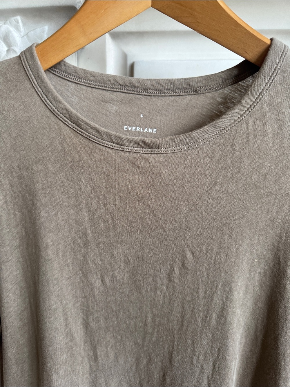 Everlane Air Tee - Picture 2 of 14